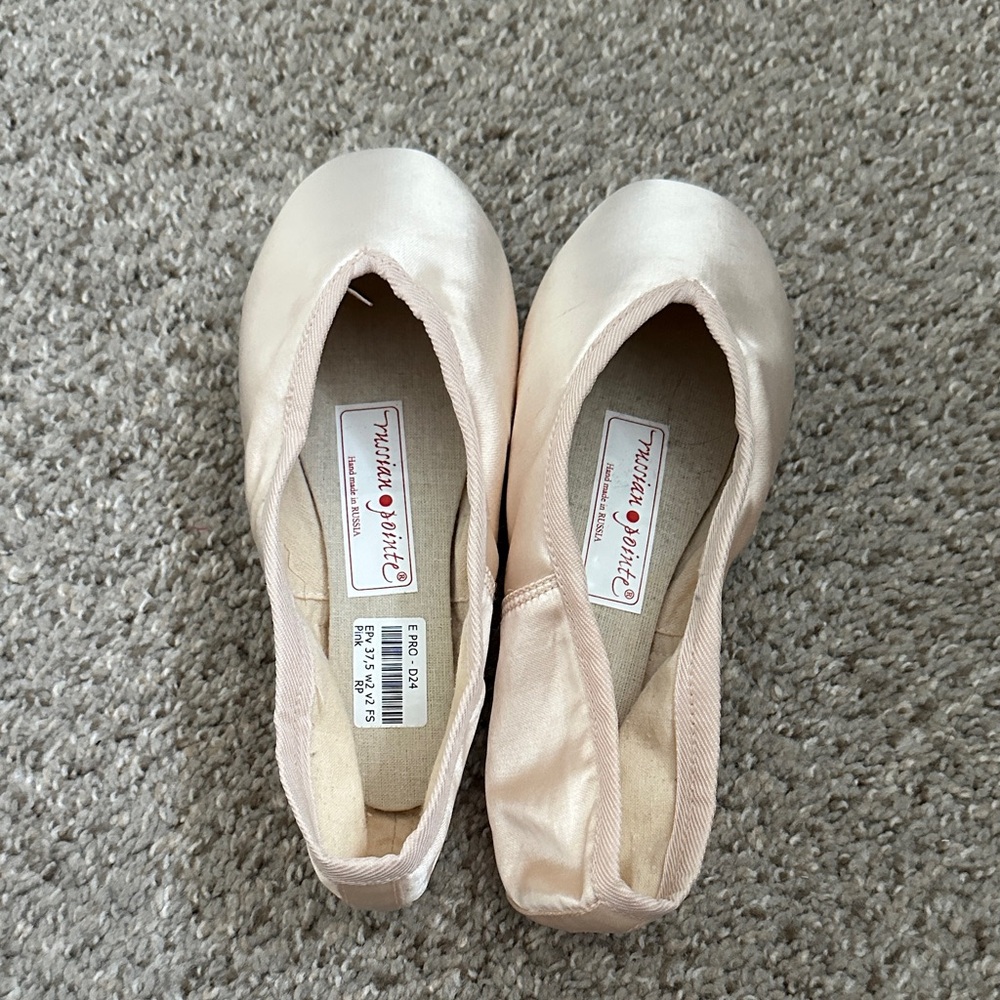 Russian Pointe Entrada Size 37.5, W2, V2